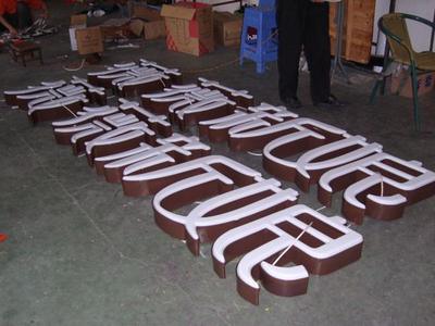 威海兰天光电科技 专业机械类广告制作，点亮您的品牌